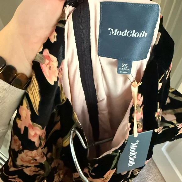 ModCloth Soiree Saunter Velvet Maxi Dress Black Floral - Picture 3 of 3